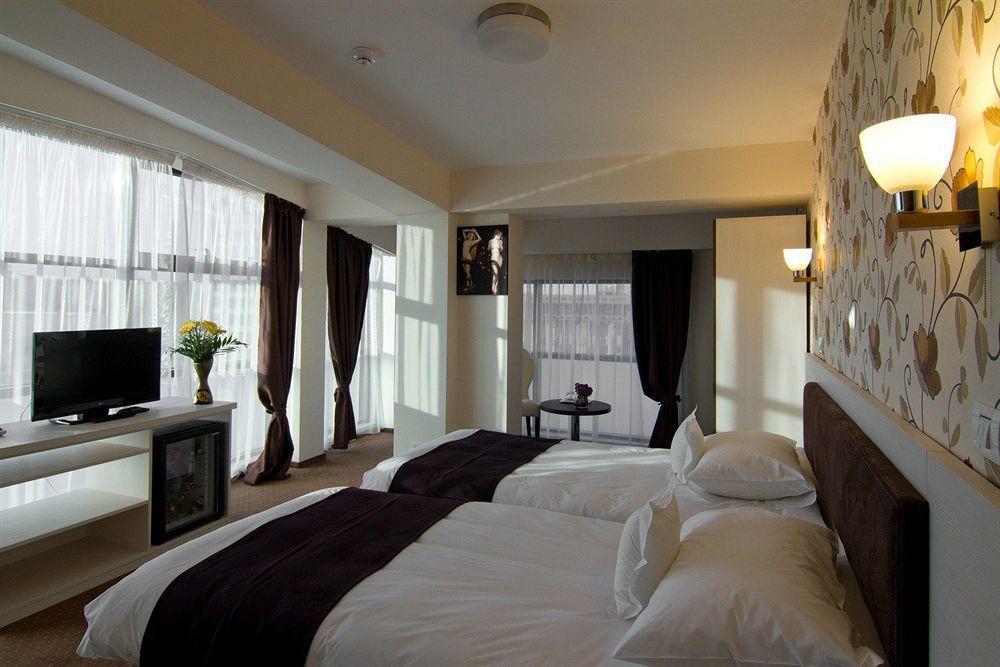 West Plaza Hotel Boekarest Buitenkant foto