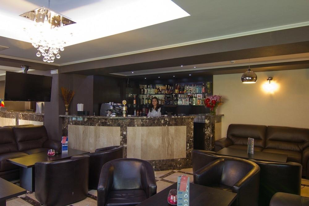 West Plaza Hotel Boekarest Buitenkant foto