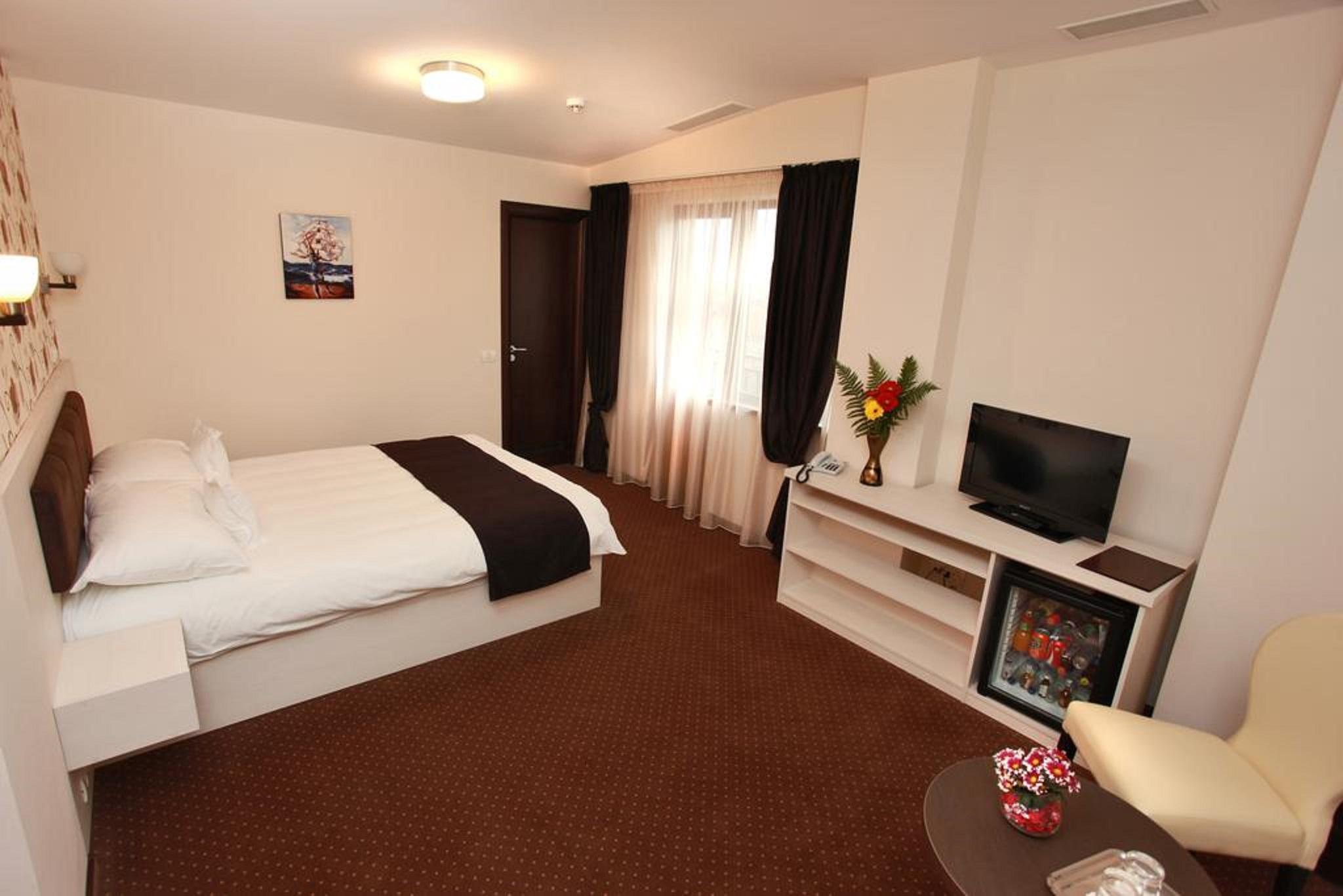 West Plaza Hotel Boekarest Buitenkant foto