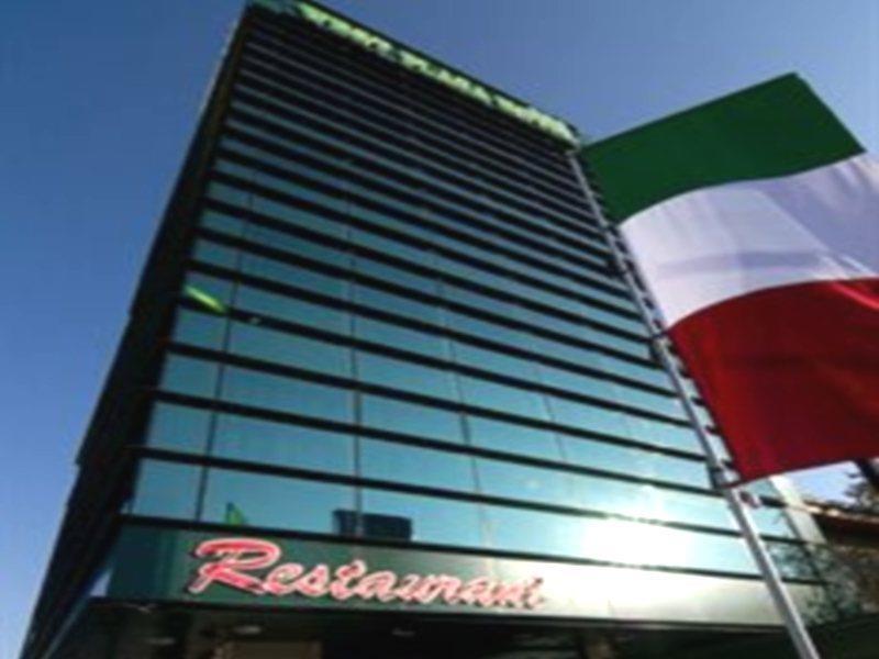 West Plaza Hotel Boekarest Buitenkant foto